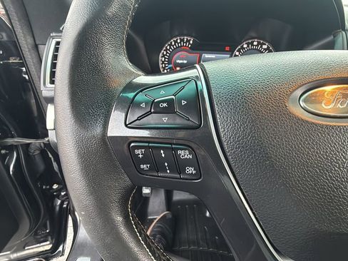 Used 2017 Ford Explorer Platinum image 22