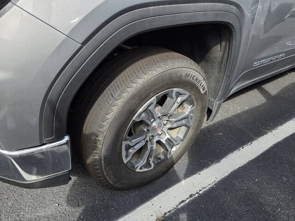Used 2026 GMC Sierra 1500 SLT RWD image 2