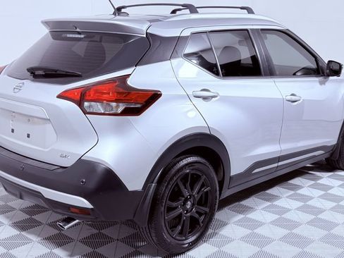 Used 2020 Nissan Kicks SR w/ SR Premium Package FWD image 3