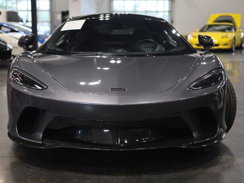 Used 2023 McLaren GT RWD image 2