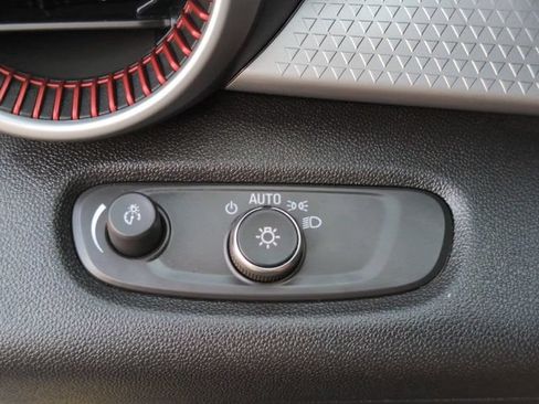 Certified 2024 Chevrolet Trax RS w/ Sunroof Package FWD image 16