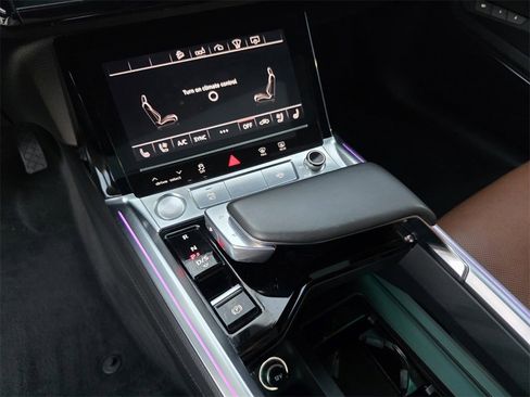 Used 2019 Audi e-tron Prestige image 26