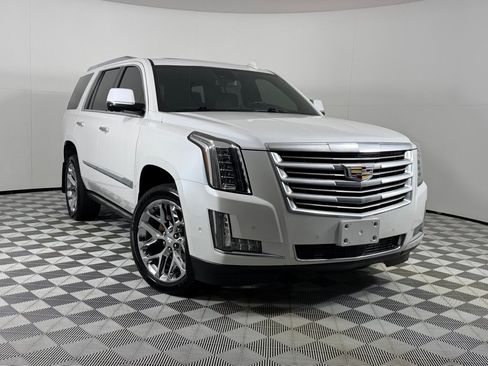 Used 2019 Cadillac Escalade Platinum AWD/4WD image 2