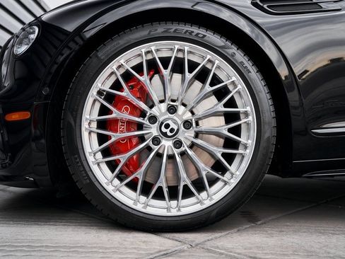 Used 2025 Bentley Flying Spur Plug-In Hybrid image 3