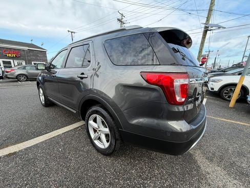 Used 2017 Ford Explorer XLT w/ Equipment Group 202A image 3