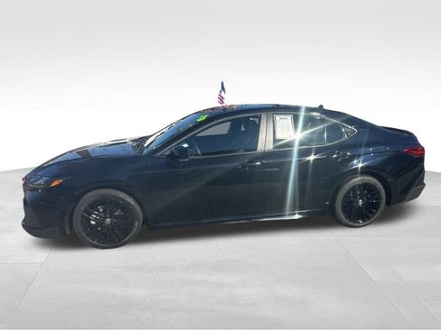 Used 2025 Toyota Camry SE image 11