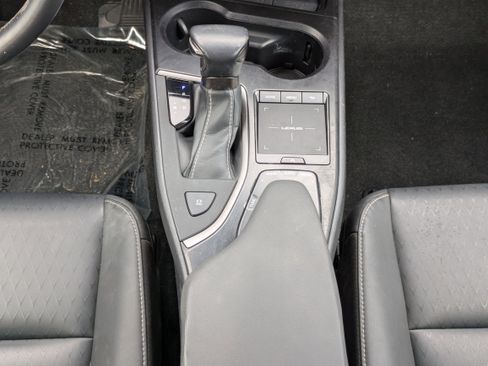 Used 2021 Lexus UX 200 w/ Accessory Package (Z1) image 6