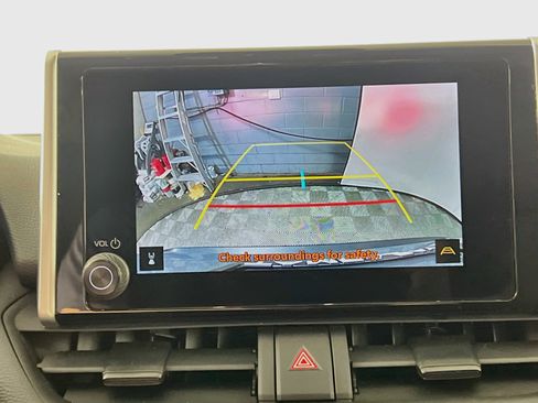 Used 2025 Toyota RAV4 XLE FWD image 28