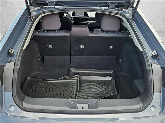 Used 2025 Toyota Prius LE FWD image 10