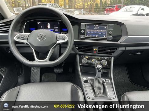 Certified 2022 Volkswagen Jetta SE image 13