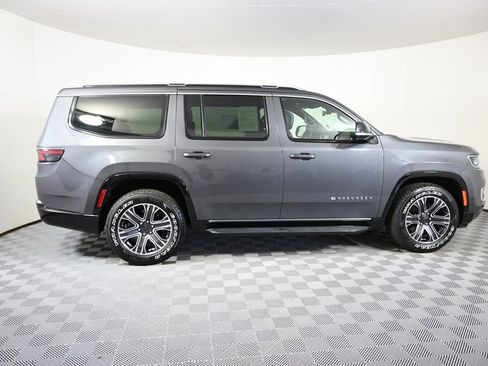 Used 2024 Jeep Wagoneer Series II w/ Flexible Seating Group AWD/4WD image 7