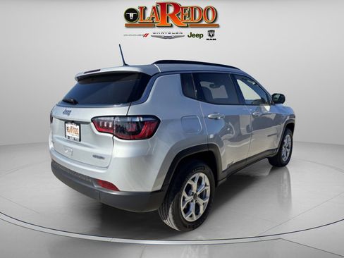 Used 2025 Jeep Compass Latitude image 7