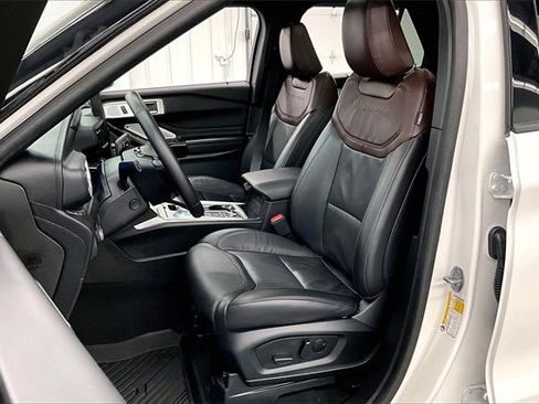 Used 2024 Ford Explorer Platinum w/ Technology Package image 20