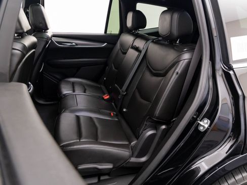 New 2025 Cadillac XT6 Luxury image 17