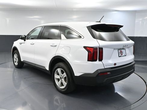 Used 2023 Kia Sorento LX AWD/4WD image 6