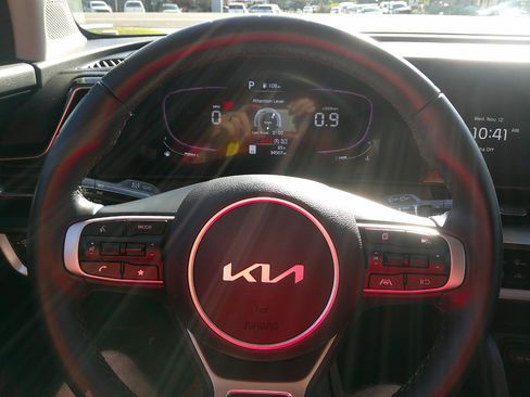 Used 2024 Kia Sportage EX image 23