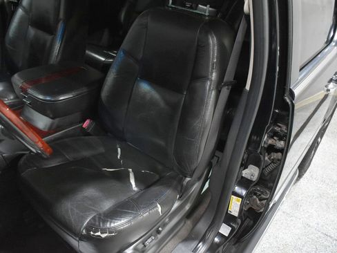 Used 2011 Cadillac Escalade ESV Luxury image 36