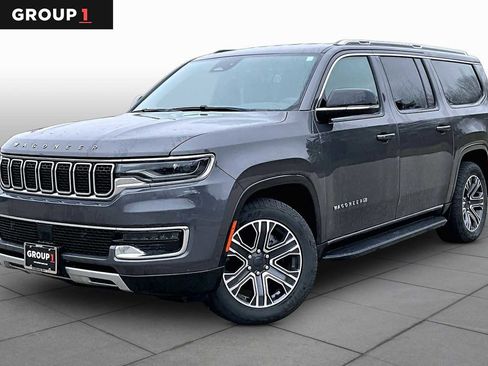Used 2024 Jeep Wagoneer L Series II w/ Flexible Seating Group AWD/4WD image 1