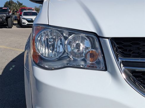 Used 2019 Dodge Grand Caravan SXT w/ Driver Convenience Group image 10