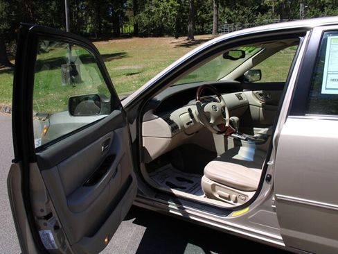 Used 2004 Toyota Avalon XLS FWD image 5