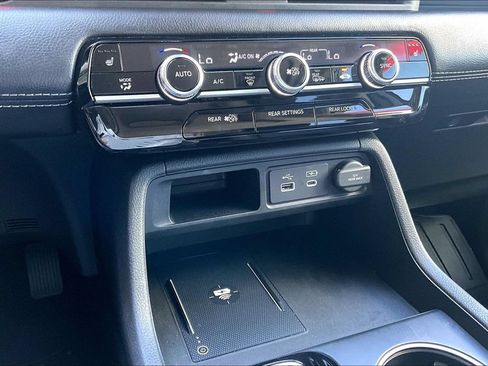 Used 2025 Honda Pilot Touring image 16
