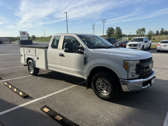 Used 2017 Ford F250 XL w/ Power Equipment Group RWD image 3