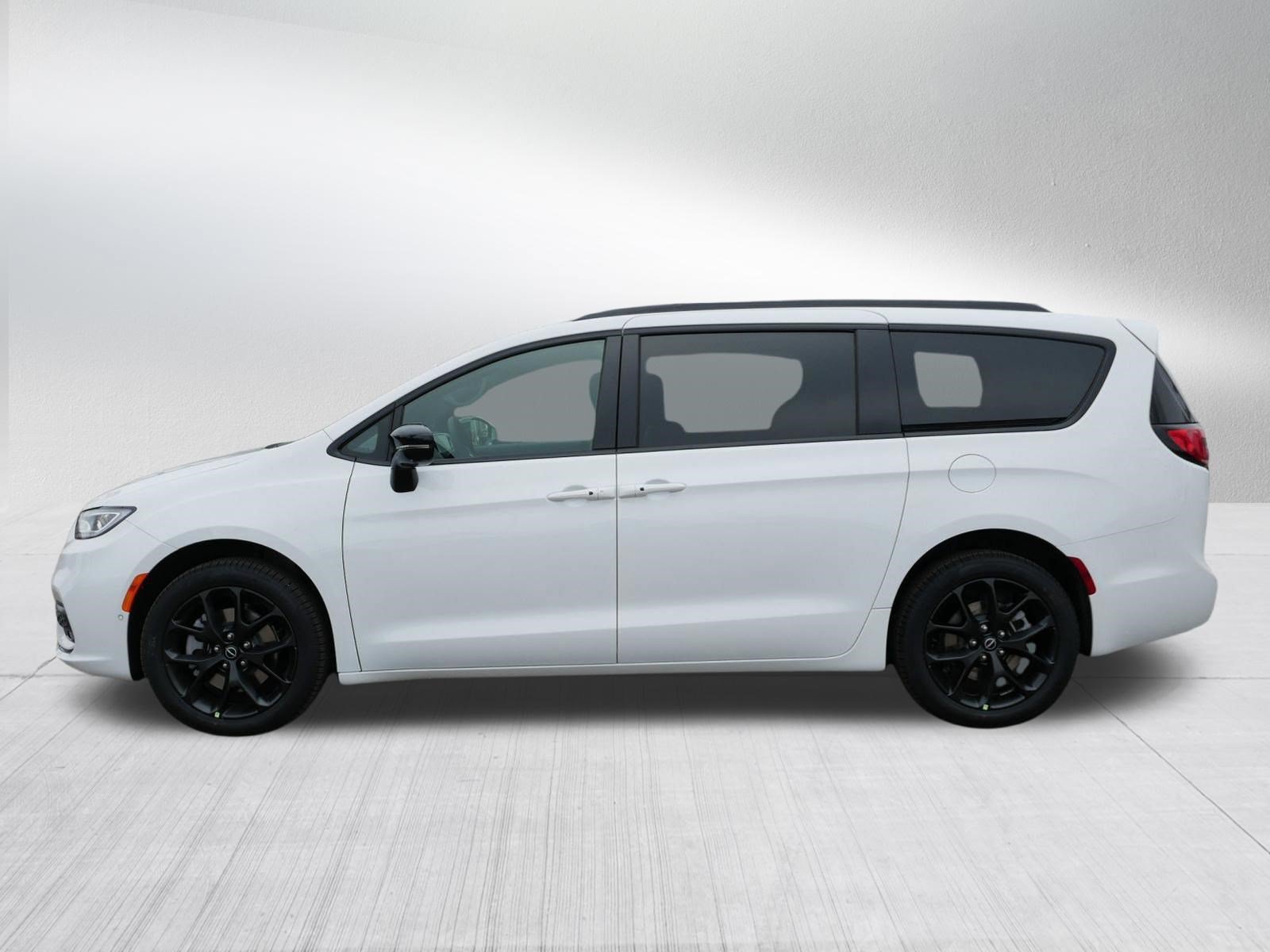 New 2026 Chrysler Pacifica Select AWD/4WD image 4