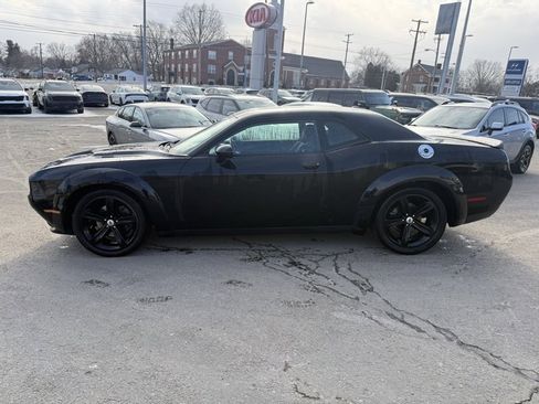 Used 2018 Dodge Challenger R/T w/ Driver Convenience Group image 2