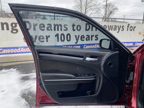 Used 2023 Chrysler 300 C image 15