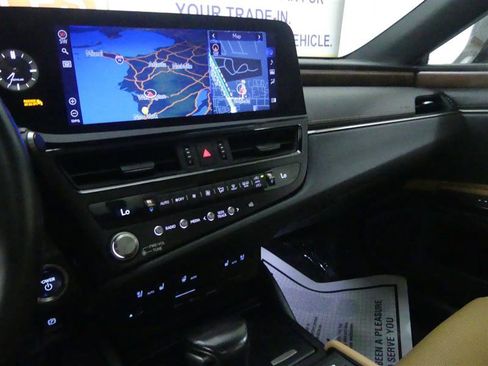 Used 2022 Lexus ES 300h w/ Premium Package image 12