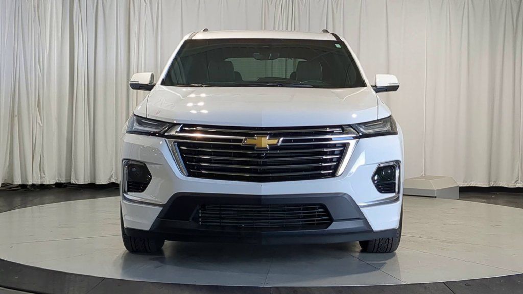Used 2023 Chevrolet Traverse Premier w/ LPO, Floor Liner Package FWD image 3