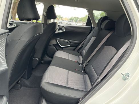 Used 2025 Kia Soul LX w/ LX Technology Package FWD image 21