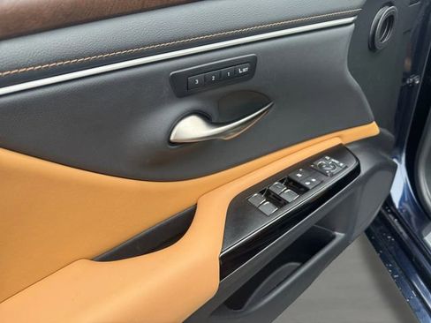 Used 2024 Lexus ES 350 w/ Premium Package image 11