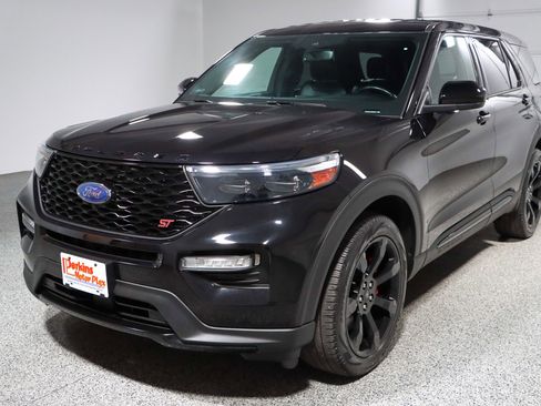 Used 2022 Ford Explorer ST w/ ST Street Pack image 33