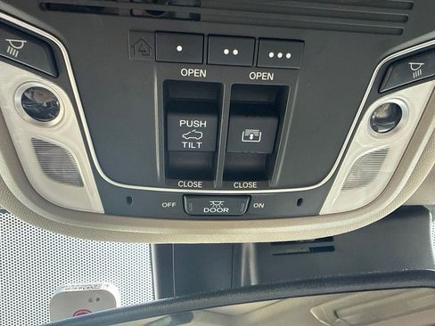 Used 2017 Honda Pilot Elite image 4