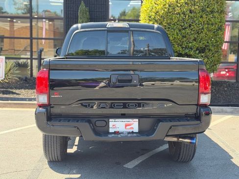 Used 2018 Toyota Tacoma SR image 14