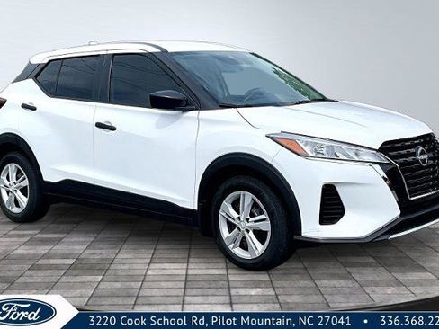 Used 2023 Nissan Kicks S w/ Interior Electronics Package FWD image 1