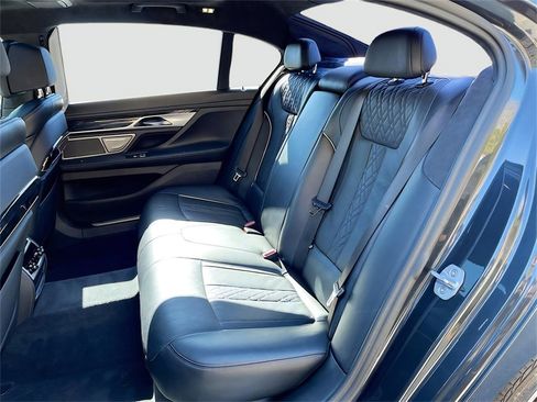 Used 2019 BMW 750i w/ Executive Package image 22