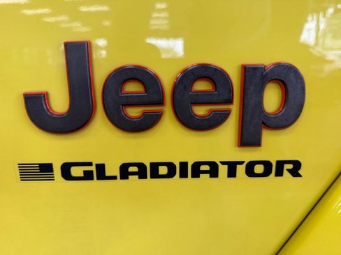 Used 2023 Jeep Gladiator Mojave w/ Trailer Tow Package AWD/4WD image 34