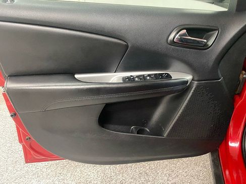 Used 2016 Dodge Journey SE w/ Flexible Seating Group image 10