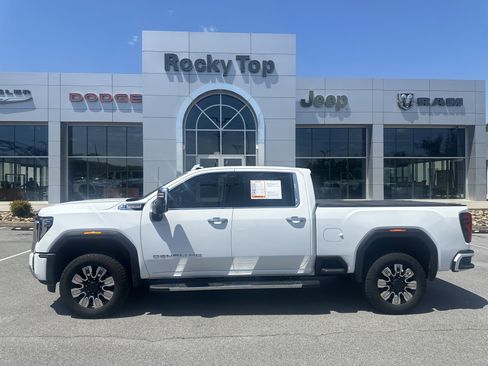 Used 2025 GMC Sierra 2500 Denali w/ Technology Package AWD/4WD image 1