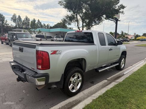 Used 2012 GMC Sierra 2500 SLE w/ SLE Preferred Package AWD/4WD image 3