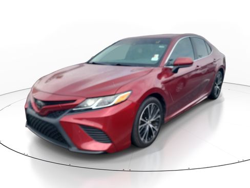 Used 2018 Toyota Camry SE FWD image 3