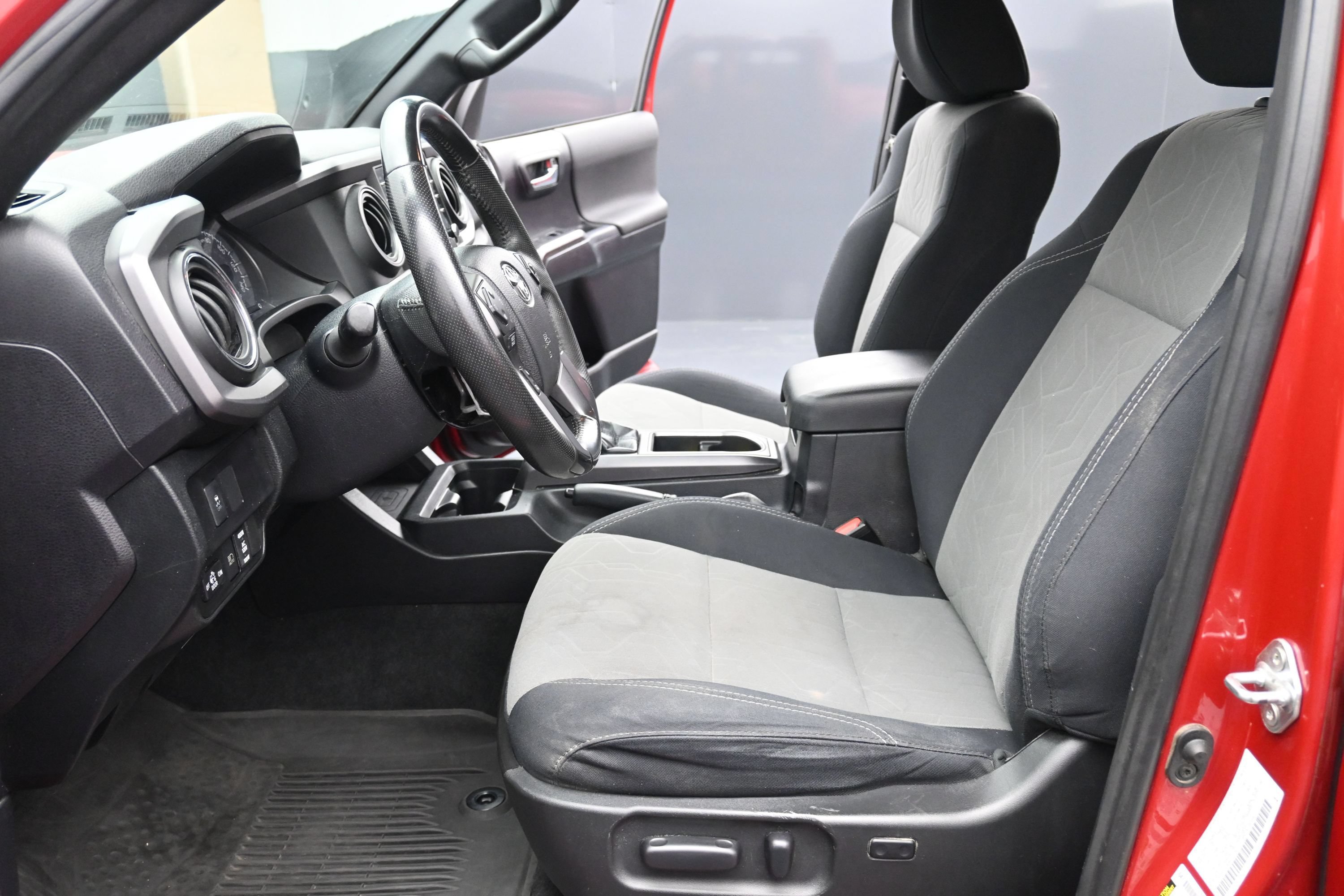 Used 2021 Toyota Tacoma TRD Off-Road RWD image 21