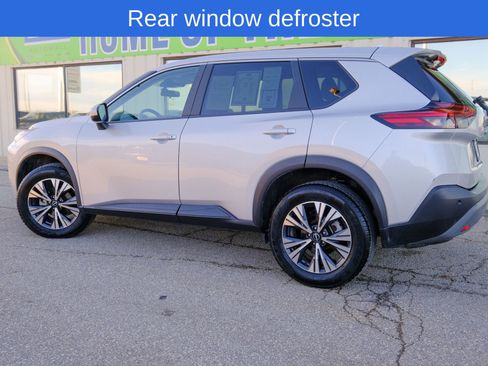 Used 2023 Nissan Rogue SV image 4