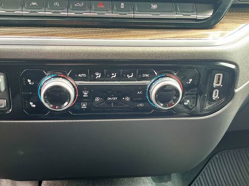 Used 2025 GMC Sierra 1500 Elevation image 16