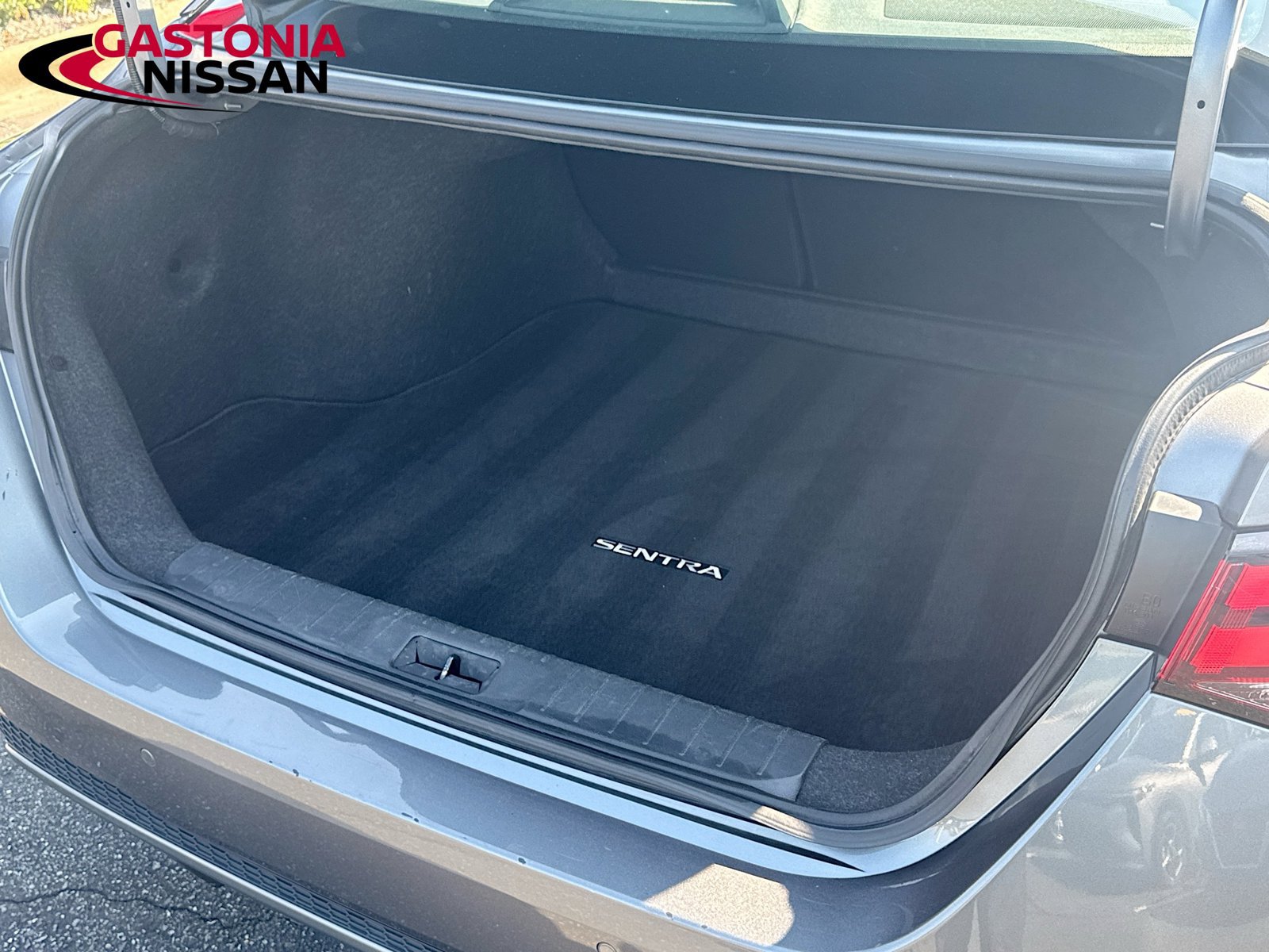 Used 2024 Nissan Sentra SV FWD image 33