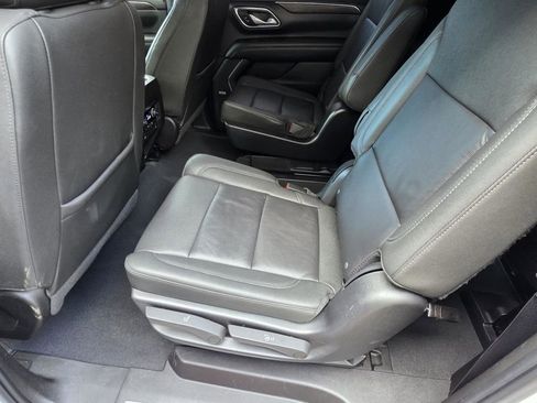 Used 2023 Chevrolet Suburban LT w/ Luxury Package image 8