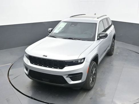 New 2025 Jeep Grand Cherokee Laredo image 43