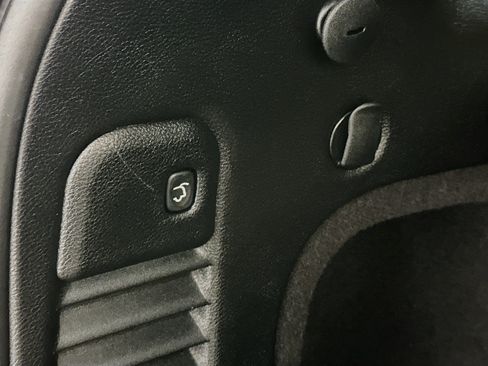 Used 2019 Jeep Grand Cherokee Limited image 32